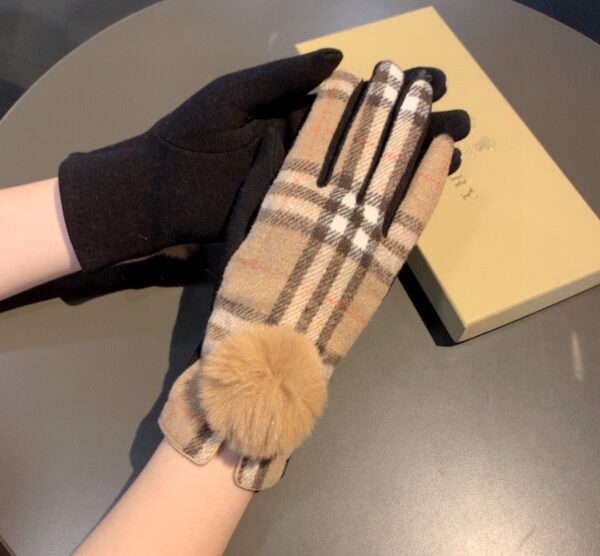 Burberry Cashmere Gloves In Brown