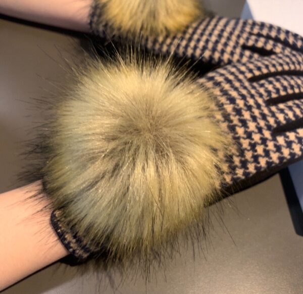 Burberry Cashmere Gloves In Brown