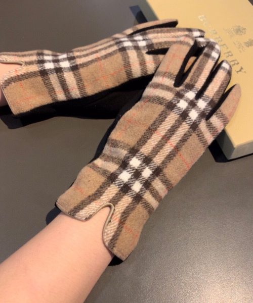 Burberry Cashmere Gloves In Brown