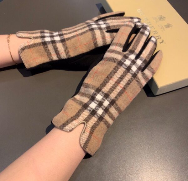 Burberry Cashmere Gloves In Brown