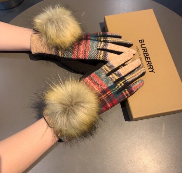 Burberry Cashmere Gloves In Multiple Color