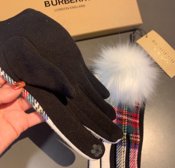 Burberry Cashmere Gloves In Multiple Color
