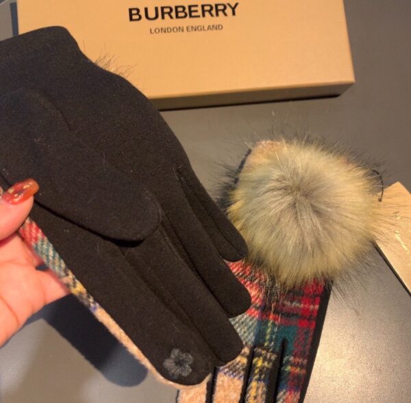 Burberry Cashmere Gloves In Multiple Color