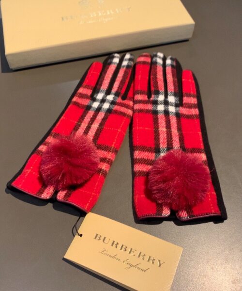 Burberry Cashmere Gloves In Red