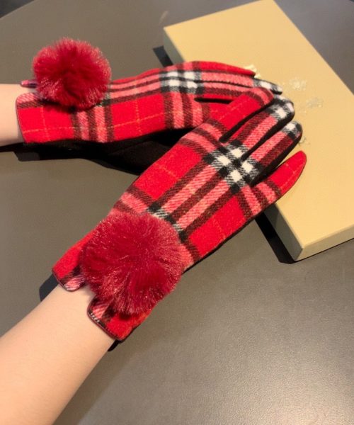 Burberry Cashmere Gloves In Red