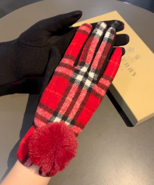 Burberry Cashmere Gloves In Red