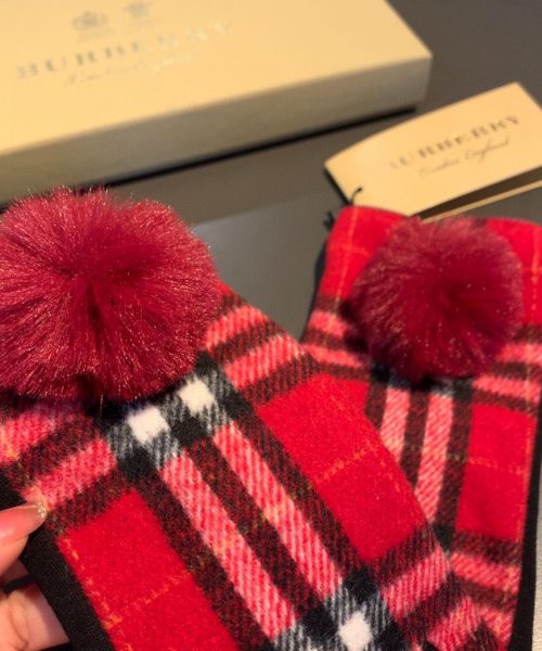 Burberry Cashmere Gloves In Red