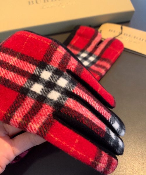 Burberry Cashmere Gloves In Red