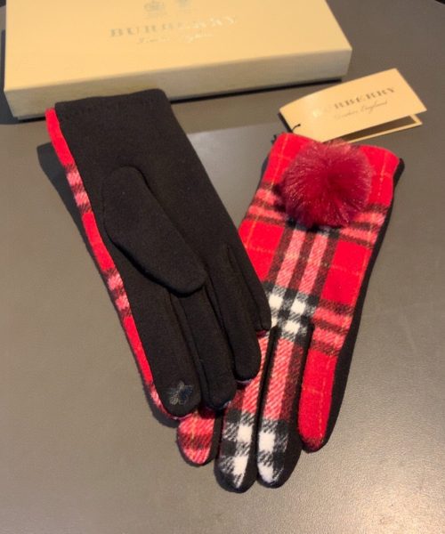 Burberry Cashmere Gloves In Red