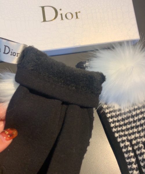 Burberry Cashmere Gloves In White
