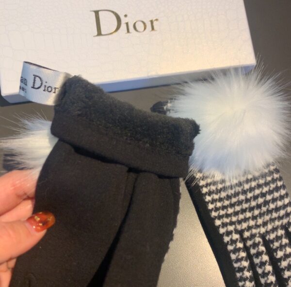 Burberry Cashmere Gloves In White
