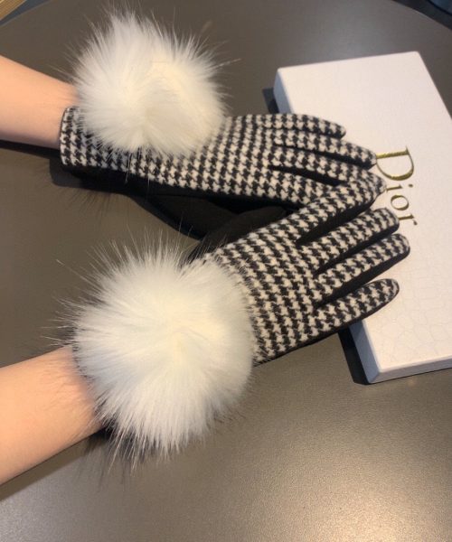 Burberry Cashmere Gloves In White