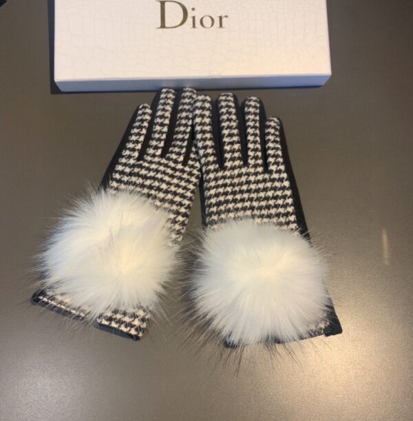 Burberry Cashmere Gloves In White