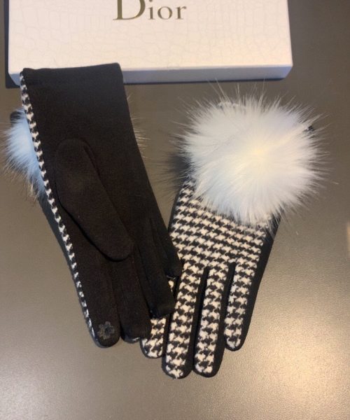 Burberry Cashmere Gloves In White