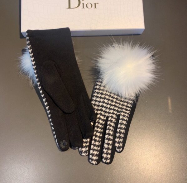 Burberry Cashmere Gloves In White
