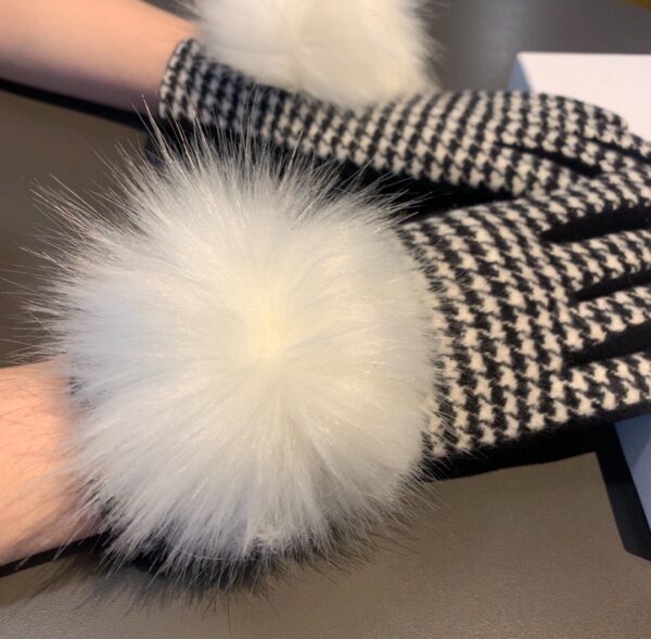 Burberry Cashmere Gloves In White