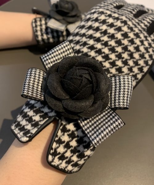 Burberry Cashmere Gloves In White