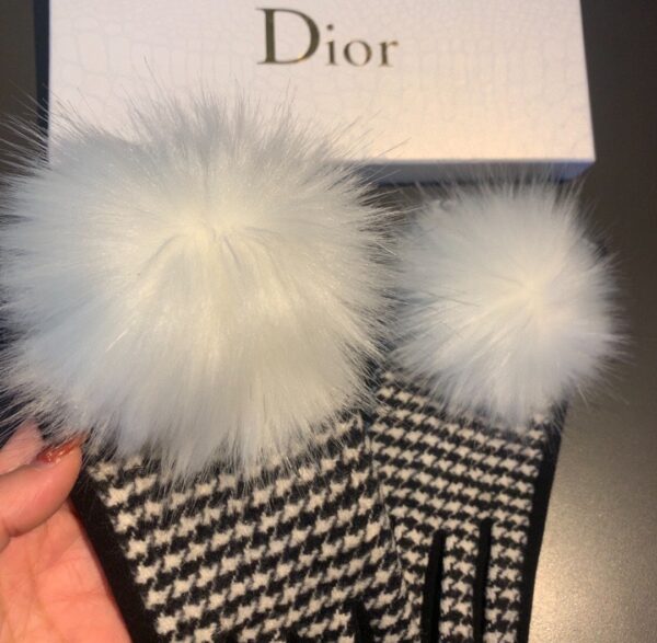 Burberry Cashmere Gloves In White