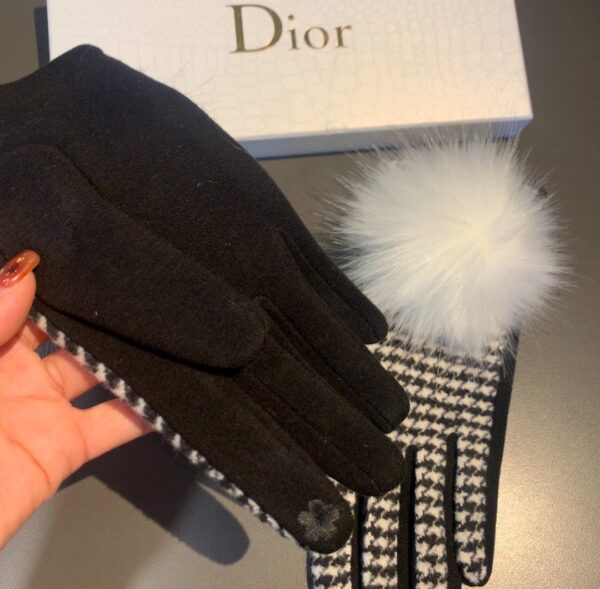 Burberry Cashmere Gloves In White