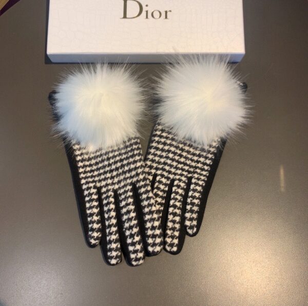 Burberry Cashmere Gloves In White
