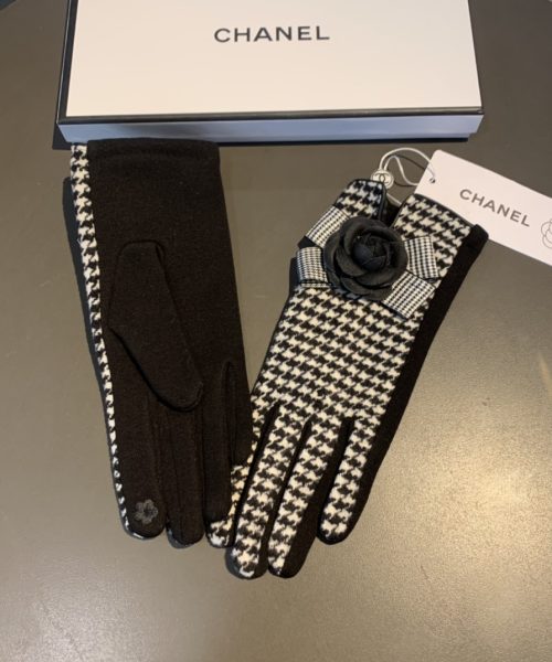 Burberry Cashmere Gloves In White