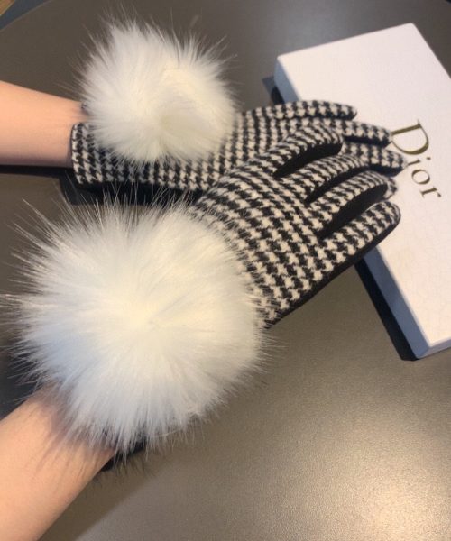 Burberry Cashmere Gloves In White