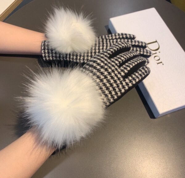 Burberry Cashmere Gloves In White