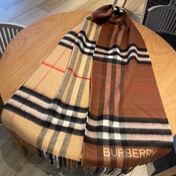 Burberry Contrast Check Cashmere Archive Beige/Birch Brown Scarf 180cm/71in 80453291