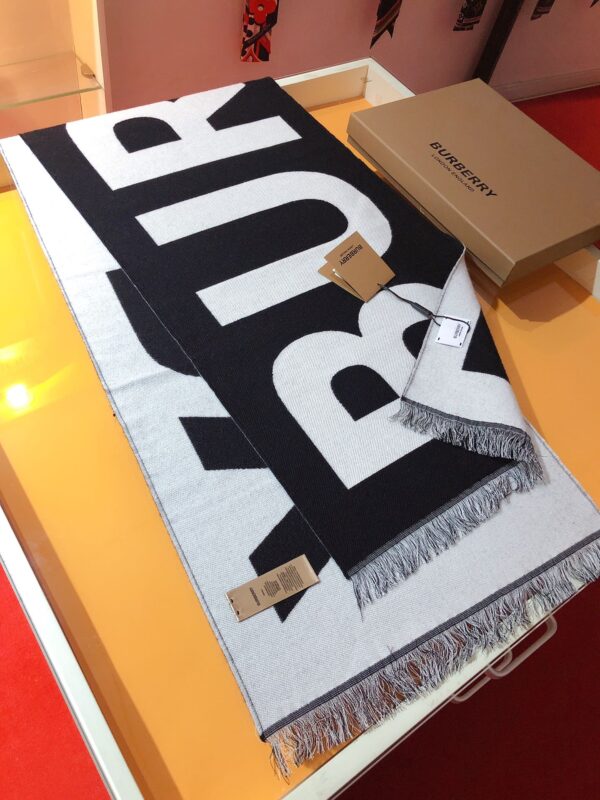 Burberry Wool New Double-Sided Large Black Scarf 188cm/74in