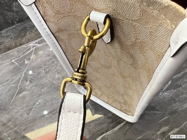 CA005 - Coach Women's Fashion Bag