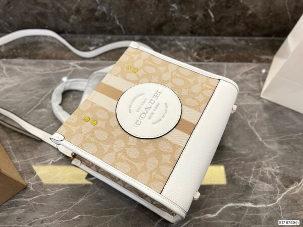 CA005 - Coach Women's Fashion Bag