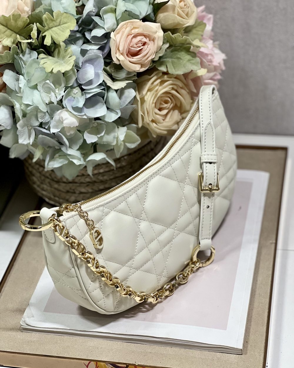 1:1 Replica Cd Lounge Bag Black/White For Women in/ 26cm M22626FBE_M900