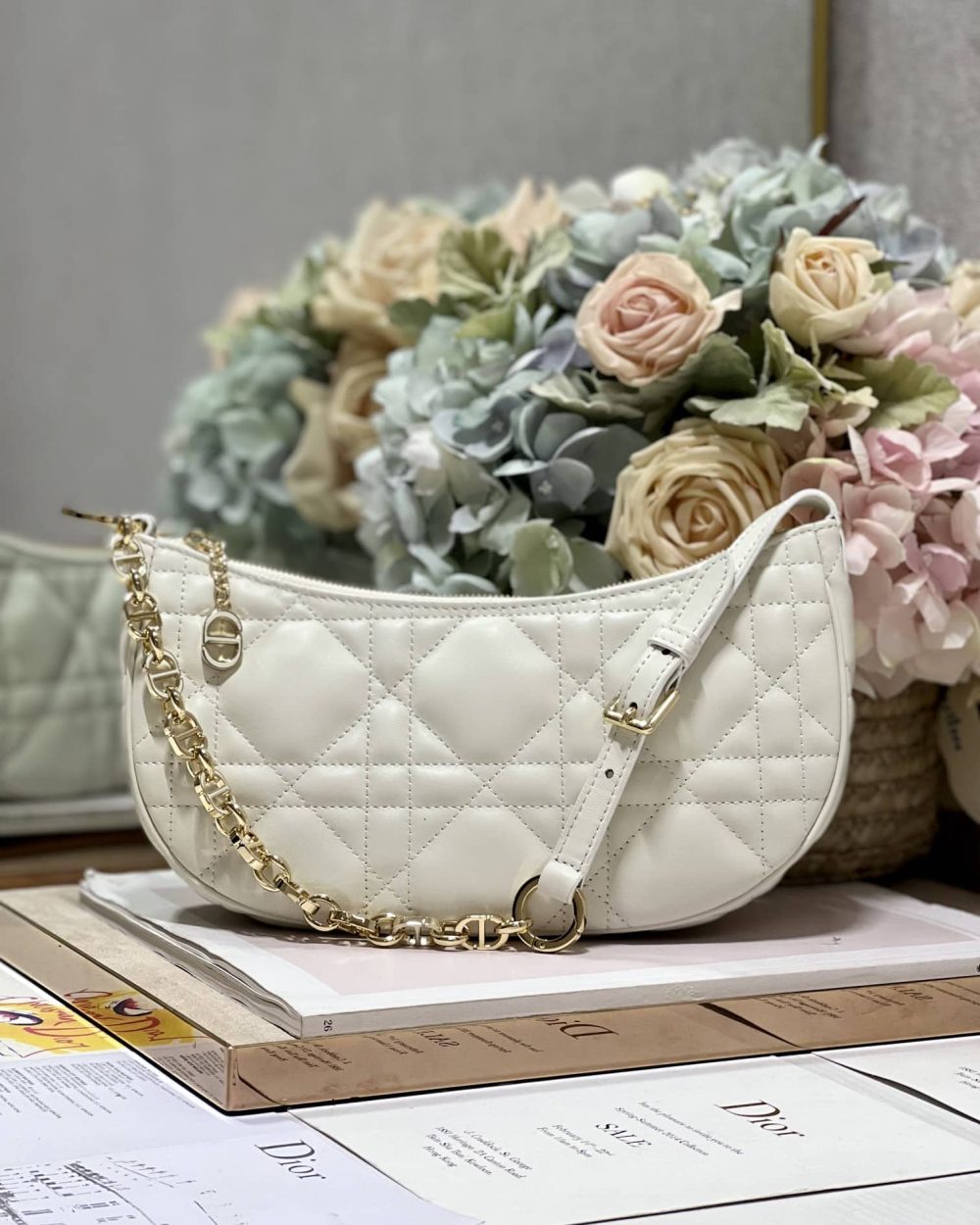 1:1 Replica Cd Lounge Bag Black/White For Women in/ 26cm M22626FBE_M900