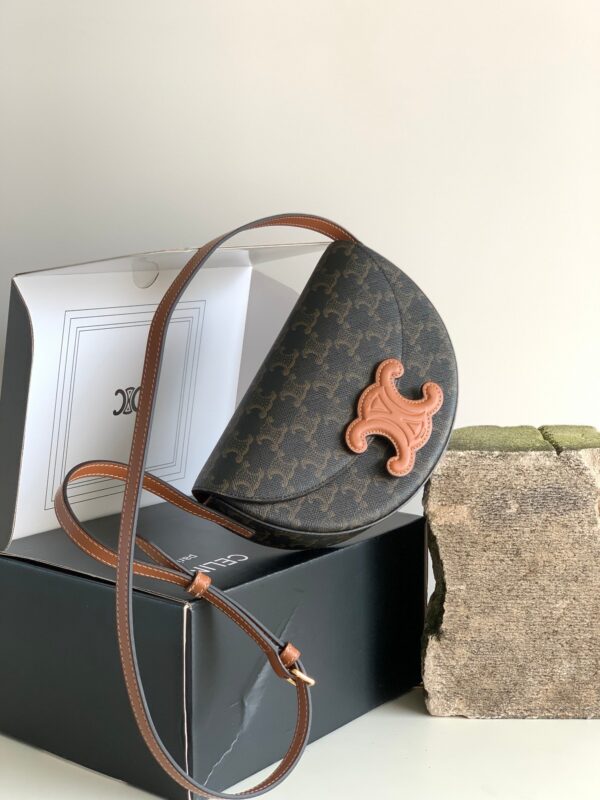 1:1 Replica Celine Besace In Triomphe Canvas Bag Brown For Women 9in/23cm