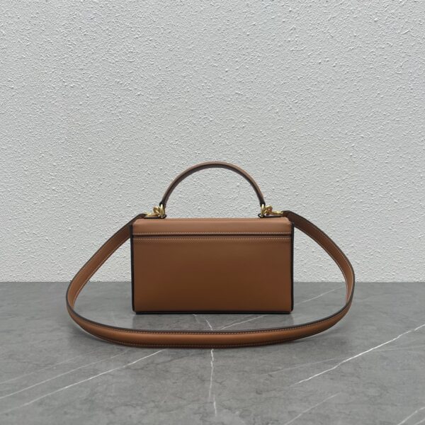 1:1 Replica Celine Box Triomphe Tan For Women 9in/22cm 199993BFN.04LU