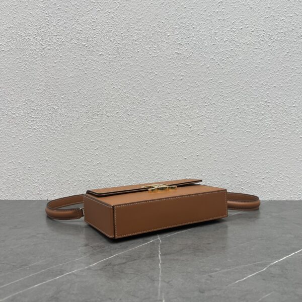 1:1 Replica Celine Box Triomphe Tan For Women 9in/22cm 199993BFN.04LU