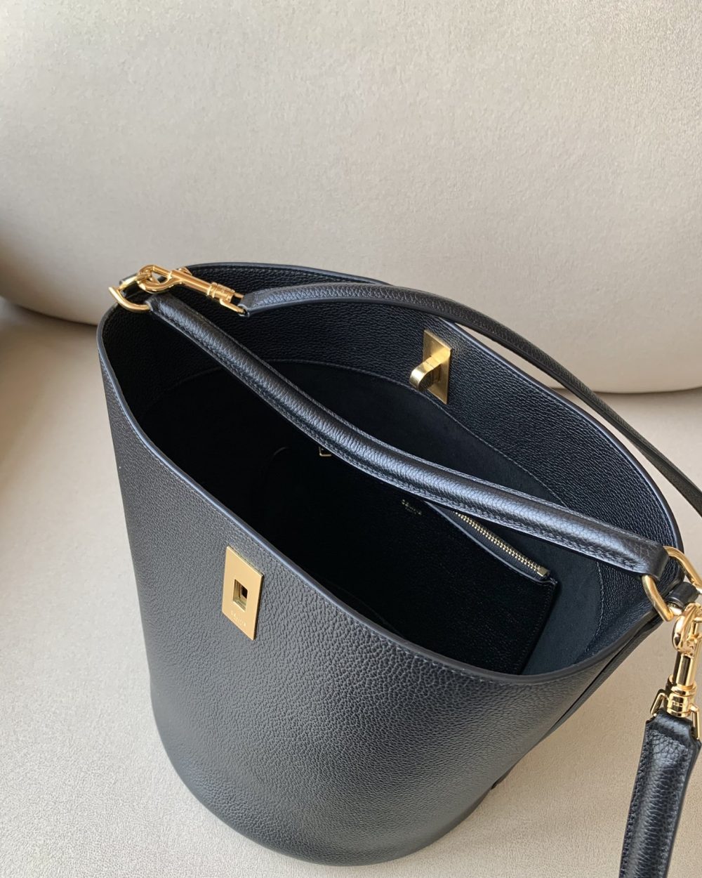 1:1 Replica Celine Bucket 16 Bag Black For Women 10in/25cm 195573CR4.38NO