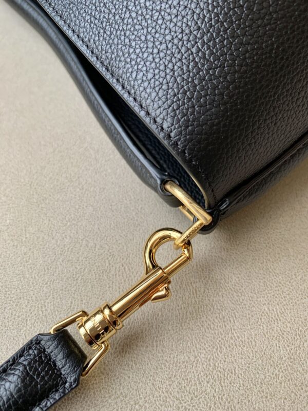 1:1 Replica Celine Bucket 16 Bag Black For Women 10in/25cm 195573CR4.38NO