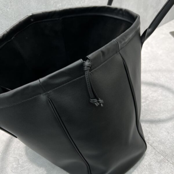1:1 Replica Celine Cabas Drawstring Cuir Triomphe Black For Women 17in/44cm 199973DU3.38NO