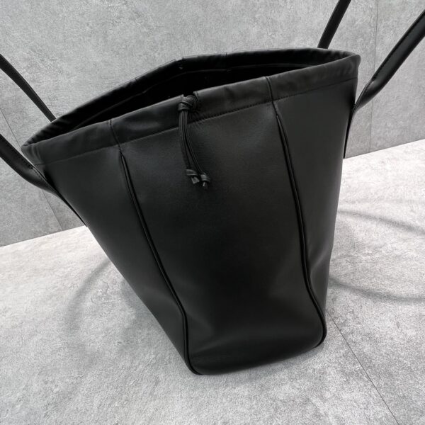 1:1 Replica Celine Cabas Drawstring Cuir Triomphe Black For Women 17in/44cm 199973DU3.38NO