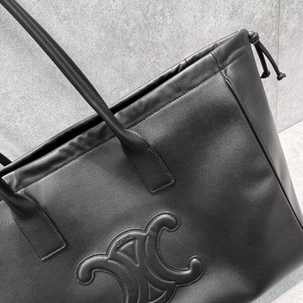 1:1 Replica Celine Cabas Drawstring Cuir Triomphe Black For Women 17in/44cm 199973DU3.38NO