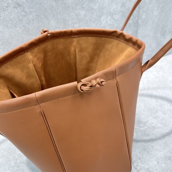 1:1 Replica Celine Cabas Drawstring Cuir Triomphe Tan For Women 17in/44cm 199973DU3.04LU