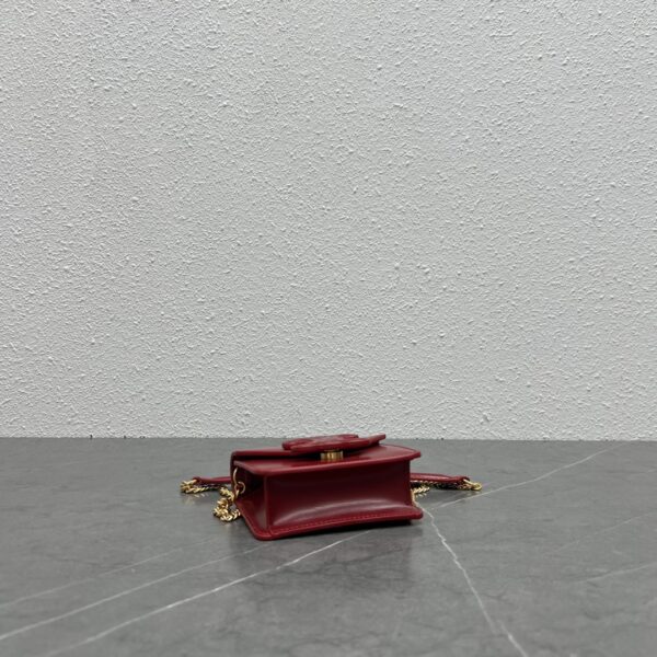 1:1 Replica Celine Card Holder On Chain Triomphe Red For Women 4in/11cm 10J743DPV.27VD