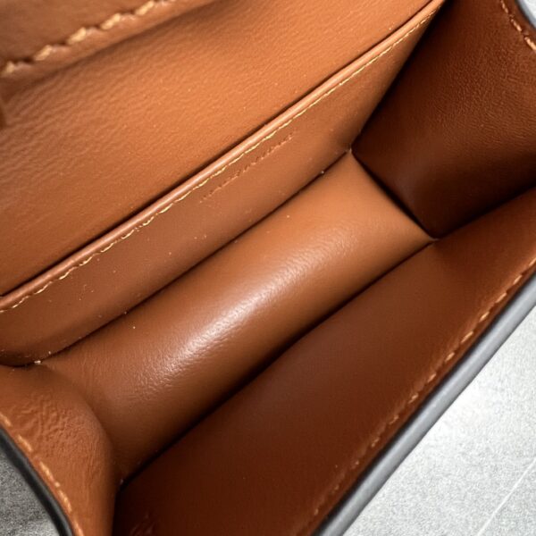 1:1 Replica Celine Card Holder On Chain Triomphe Tan For Women 4in/11cm 10J743DPV.04LU