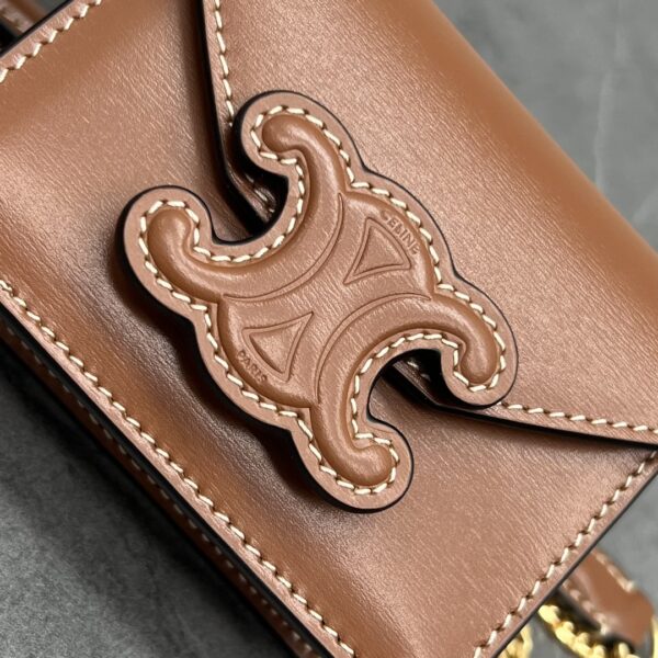 1:1 Replica Celine Card Holder On Chain Triomphe Tan For Women 4in/11cm 10J743DPV.04LU