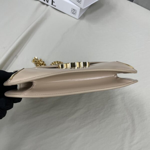 1:1 Replica Celine Chain Besace Triomphe Nude For Women 10in/24.5cm 199273BF4.03ND