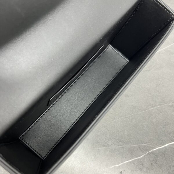1:1 Replica Celine Chain Box Triomphe Bag Black For Women 9in/22cm 110803BF4.38NO