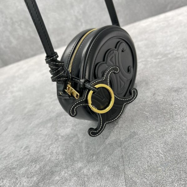 1:1 Replica Celine Crossbody Oval Purse Cuir Triomphe Black For Women 6in/16cm 10I703DPQ.38NO