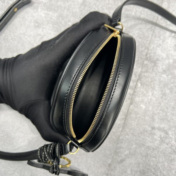 1:1 Replica Celine Crossbody Oval Purse Cuir Triomphe Black For Women 6in/16cm 10I703DPQ.38NO