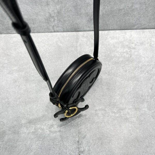 1:1 Replica Celine Crossbody Oval Purse Cuir Triomphe Black For Women 6in/16cm 10I703DPQ.38NO